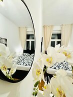 5BR Apartment for 10 Near Alterlaa