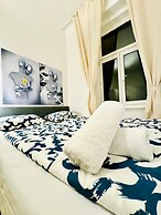 5BR Apartment for 10 Near Alterlaa