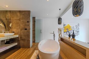Great for Relaxing with Pool V259
