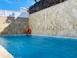 Amplio Chalet con Piscina