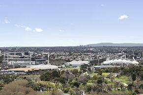 City Stay Steps From Yarra River Walks