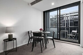City Stay Steps From Yarra River Walks