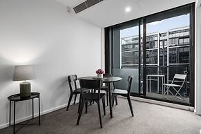 City Stay Steps From Yarra River Walks
