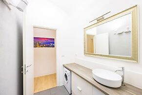O Panaro Lucky Flat by NapoliApartments