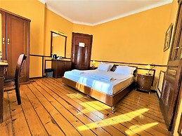Lopera Guest House