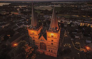 In2 The Hotel