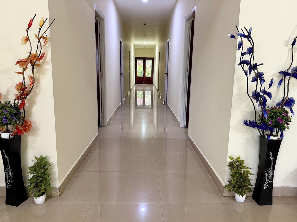 Nilgiris Inn