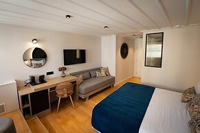 Navria Hotel