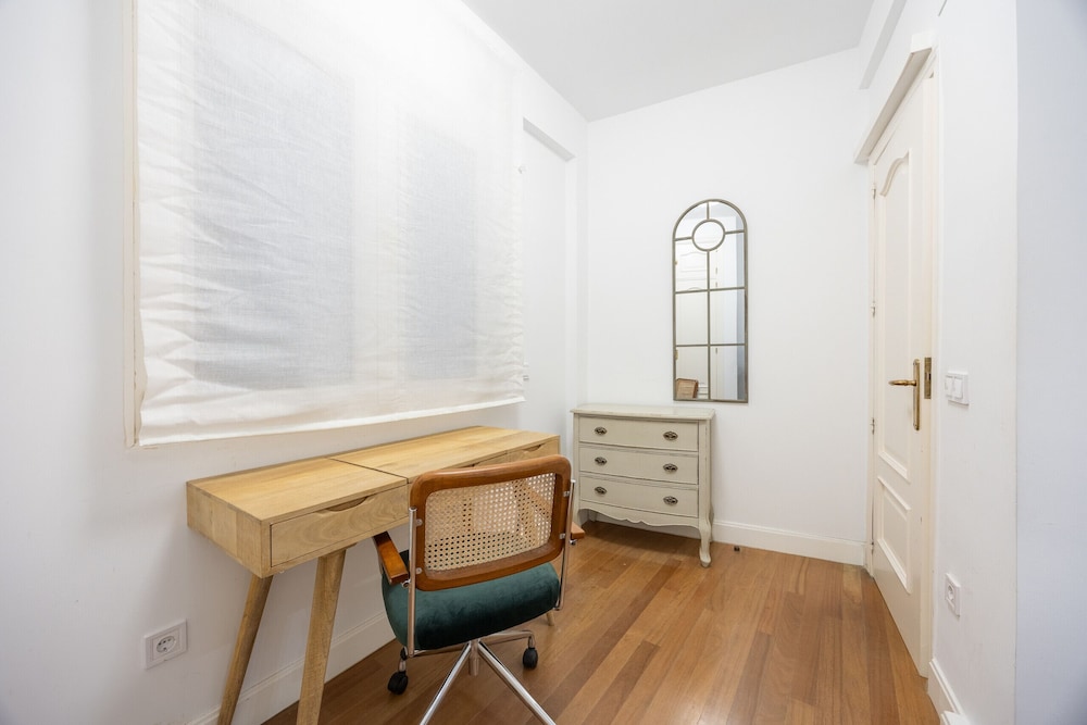 Central Apartment in La Latina Ideal for Work or Study