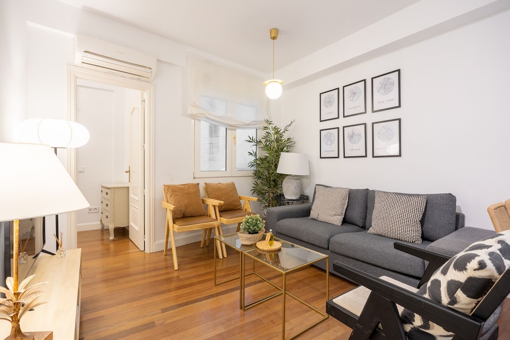 Central Apartment in La Latina Ideal for Work or Study