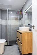 Stay in La Latina Stylish Apartment for Work and Study