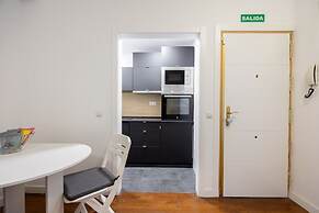 Stay in La Latina Stylish Apartment for Work and Study