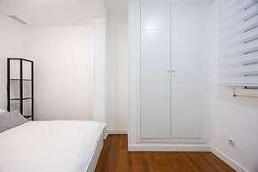 Stay in La Latina Stylish Apartment for Work and Study