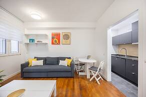 Stay in La Latina Stylish Apartment for Work and Study