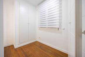 Stay in La Latina Stylish Apartment for Work and Study