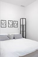 Stay in La Latina Stylish Apartment for Work and Study