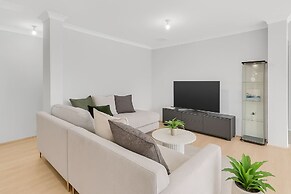 Stylish Queens Park Stay