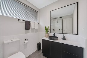 Stylish Queens Park Stay