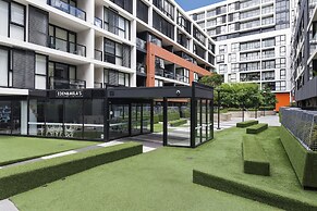 Modern 2BR Apt by the Yarra River