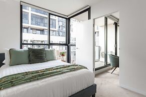Modern 2BR Apt by the Yarra River