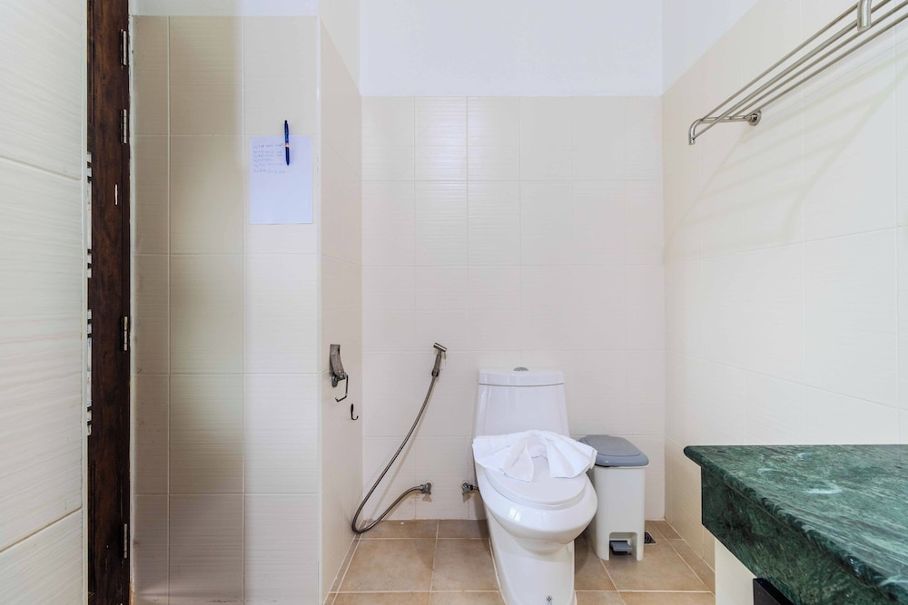 2BR with Pool Near Beaches V267
