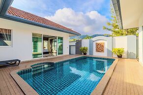 2BR with Pool Near Beaches V267