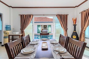 2BR with Pool Near Beaches V267