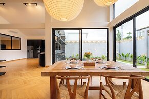 Black Villa by Betterplace
