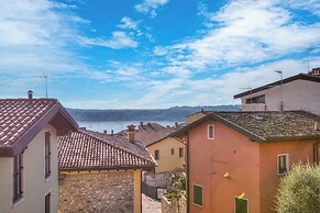 Le Fontane With View Lake