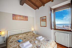 Le Fontane With View Lake