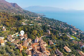 Le Fontane With View Lake