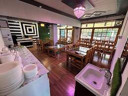 D Royal Ladakh Hotel and Restaurant
