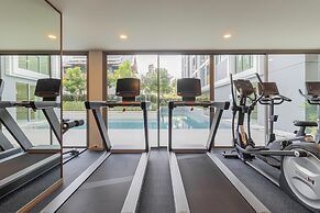 1BR with Pool Gym Great Location C246