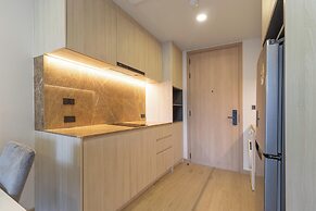 1BR with Pool Gym Great Location C246