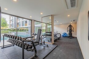 1BR with Pool Gym Great Location C246