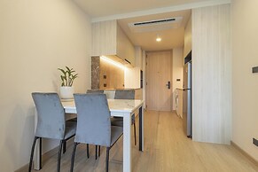 1BR with Pool Gym Great Location C246