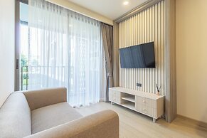 1BR with Pool Gym Great Location C246