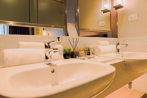 Hotel Residences at Acqua