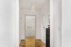 2BR Apt Next to Vienna Vibrant Center