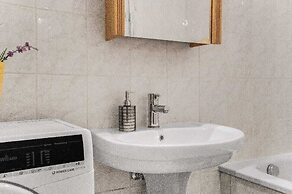 2BR Apt Next to Vienna Vibrant Center