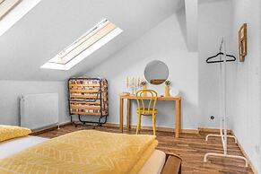 2BR Apt Next to Vienna Vibrant Center
