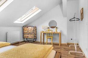 2BR Apt Next to Vienna Vibrant Center