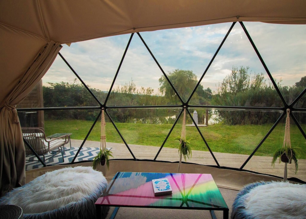 Romantic Lakeview Dome
