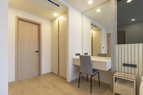 New Condo w Pool Gym Beach Nearby C247