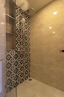 New Condo w Pool Gym Beach Nearby C247