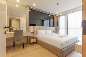 New Condo w Pool Gym Beach Nearby C247