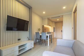 New Condo w Pool Gym Beach Nearby C247
