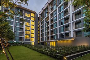 New Condo w Pool Gym Beach Nearby C247