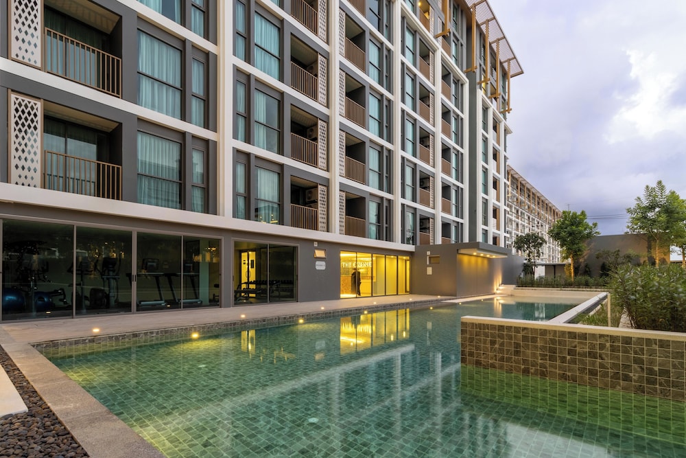 New Condo w Pool Gym Beach Nearby C247