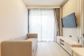 New Condo w Pool Gym Beach Nearby C247